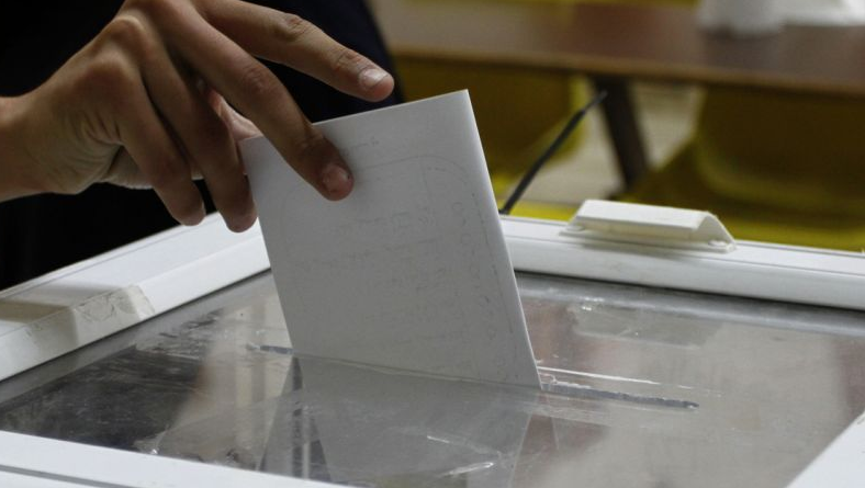 لجنة الانتخابات تتلقى ردا من حركة حماس حول موقفها من الانتخابات المحلية
